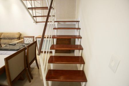 Casa à venda com 164m², 3 quartos e 1 vagaEscada