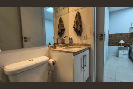 Apartamento à venda com 70m², 2 quartos e 1 vaga Apartamento à venda com 70m², 2 quartos e 1 vagaBanheiro da Suíte 2