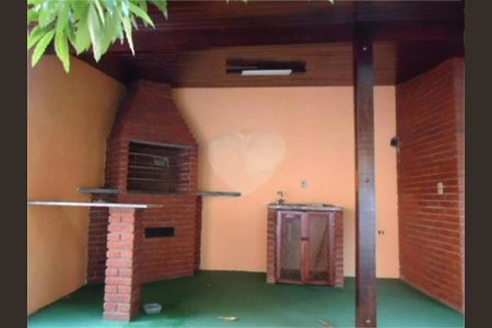 Casa à venda com 185m², 2 quartos e 6 vagas