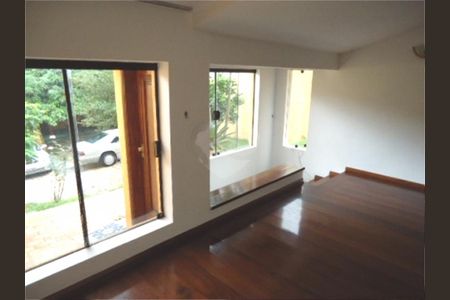 Casa à venda com 185m², 2 quartos e 6 vagas