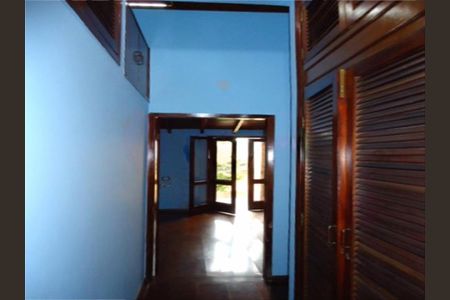 Casa à venda com 185m², 2 quartos e 6 vagas