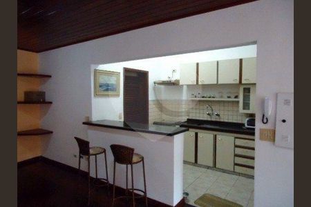 Casa à venda com 185m², 2 quartos e 6 vagas