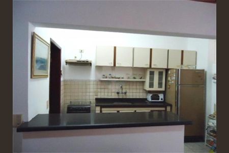 Casa à venda com 185m², 2 quartos e 6 vagas