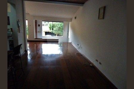 Casa à venda com 185m², 2 quartos e 6 vagas