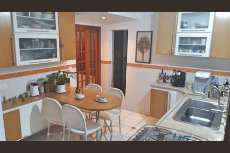 Casa à venda com 3 quartos, 300m² em Mirandópolis, São Paulo