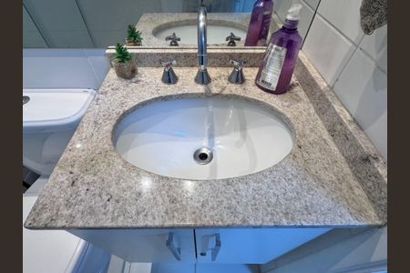 Apartamento à venda com 70m², 2 quartos e 1 vagaSuíte 2 - Banheiro