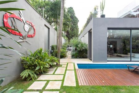 Casa à venda com 695m², 5 quartos e 8 vagas