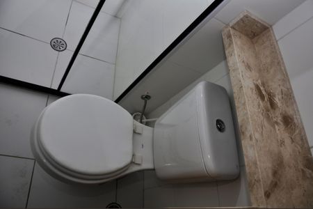 Apartamento para alugar com 32m², 2 quartos e sem vaga Apartamento para alugar com 32m², 2 quartos e sem vagaDetalhe - Banheiro Social