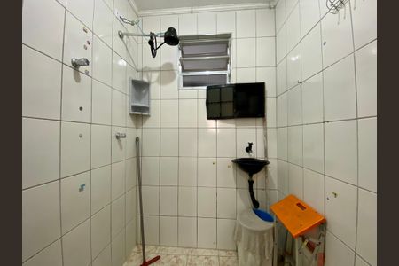 Banheiro Social de kitnet/studio para alugar com 1 quarto, 32m² em Boqueirão, Praia Grande