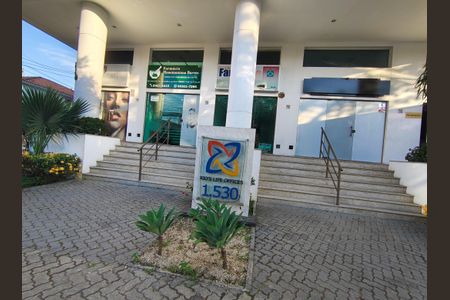 Studio para alugar com 28m², 0 quarto e 1 vaga Studio para alugar com 28m², 0 quarto e 1 vagaFachada