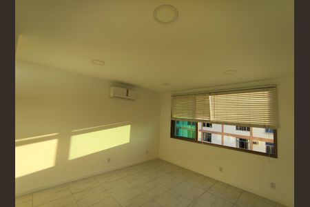 Studio para alugar com 28m², 0 quarto e 1 vaga Studio para alugar com 28m², 0 quarto e 1 vagaQuarto