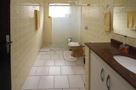 Casa à venda com 100m², 3 quartos e 2 vagas Casa à venda com 100m², 3 quartos e 2 vagasBanheiro