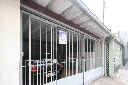 Casa à venda com 100m², 3 quartos e 2 vagas Casa à venda com 100m², 3 quartos e 2 vagasFachada