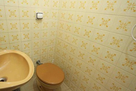 Casa à venda com 100m², 3 quartos e 2 vagas Casa à venda com 100m², 3 quartos e 2 vagasBanheiro de Serviço