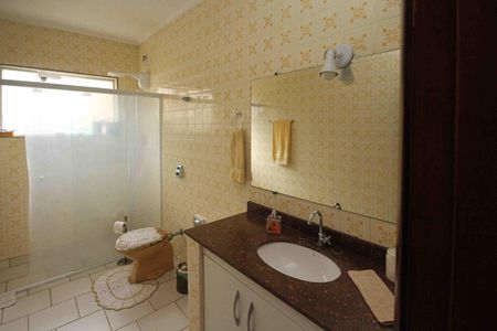 Casa à venda com 100m², 3 quartos e 2 vagas Casa à venda com 100m², 3 quartos e 2 vagasBanheiro