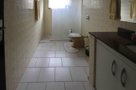 Casa à venda com 100m², 3 quartos e 2 vagas Casa à venda com 100m², 3 quartos e 2 vagasBanheiro