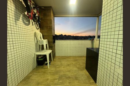 Apartamento à venda com 180m², 3 quartos e 3 vagas Apartamento à venda com 180m², 3 quartos e 3 vagasTerraço