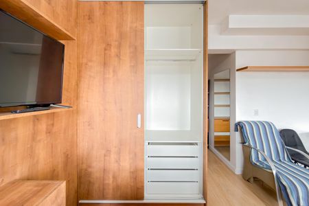 Studio para alugar com 28m², 1 quarto e sem vaga Studio para alugar com 28m², 1 quarto e sem vagaStudio - Armários