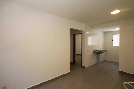 Sala de apartamento para alugar com 2 quartos, 41m² em Vila Paulo Silas, São Paulo