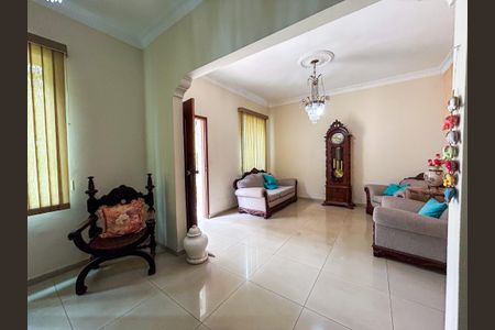 Casa para alugar com 430m², 4 quartos e 2 vagas Casa para alugar com 430m², 4 quartos e 2 vagasSala