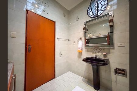 Casa para alugar com 430m², 4 quartos e 2 vagas Casa para alugar com 430m², 4 quartos e 2 vagasBanheiro 1