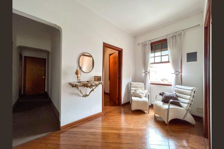 Casa para alugar com 430m², 4 quartos e 2 vagas Casa para alugar com 430m², 4 quartos e 2 vagasHall