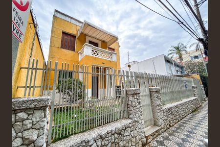 Casa para alugar com 430m², 4 quartos e 2 vagas Casa para alugar com 430m², 4 quartos e 2 vagasFachada