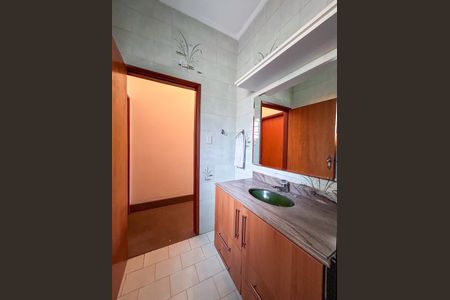 Casa para alugar com 430m², 4 quartos e 2 vagas Casa para alugar com 430m², 4 quartos e 2 vagasBanheiro 2