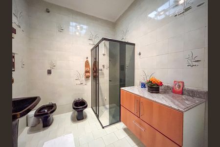 Casa para alugar com 430m², 4 quartos e 2 vagas Casa para alugar com 430m², 4 quartos e 2 vagasBanheiro 1