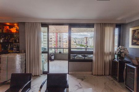 Apartamento para alugar com 260m², 4 quartos e 3 vagas Apartamento para alugar com 260m², 4 quartos e 3 vagasVarada na Sala
