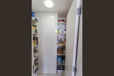 Apartamento para alugar com 260m², 4 quartos e 3 vagas Apartamento para alugar com 260m², 4 quartos e 3 vagasDespensa