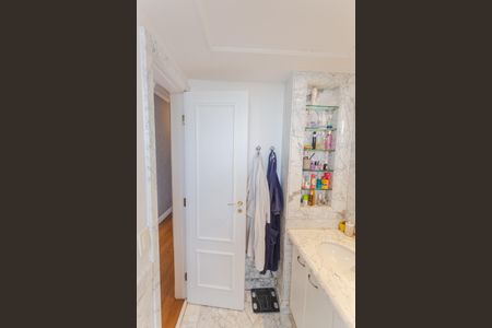 Apartamento para alugar com 260m², 4 quartos e 3 vagas Apartamento para alugar com 260m², 4 quartos e 3 vagasBanheiro da Suíte 1