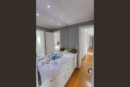 Apartamento para alugar com 260m², 4 quartos e 3 vagas Apartamento para alugar com 260m², 4 quartos e 3 vagasBanheiro Social