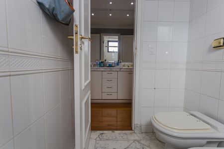 Apartamento para alugar com 260m², 4 quartos e 3 vagas Apartamento para alugar com 260m², 4 quartos e 3 vagasBanheiro Social