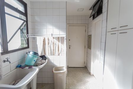 Apartamento para alugar com 260m², 4 quartos e 3 vagas Apartamento para alugar com 260m², 4 quartos e 3 vagasÁrea de Serviço
