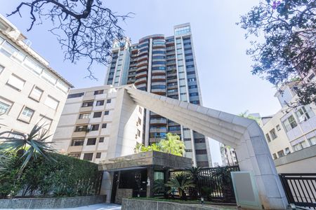 Apartamento para alugar com 260m², 4 quartos e 3 vagas Apartamento para alugar com 260m², 4 quartos e 3 vagasFachada