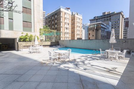 Apartamento para alugar com 260m², 4 quartos e 3 vagas Apartamento para alugar com 260m², 4 quartos e 3 vagasÁrea comum - Piscina