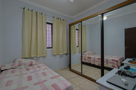 Casa à venda com 220m², 3 quartos e 4 vagasQuarto 2