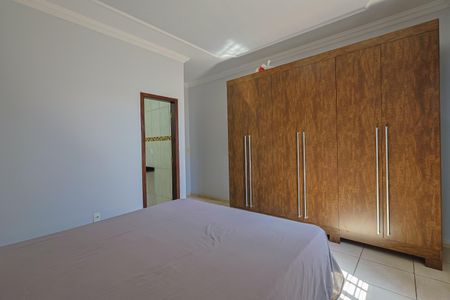Casa à venda com 220m², 3 quartos e 4 vagasSuíte