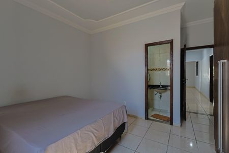 Casa à venda com 220m², 3 quartos e 4 vagasSuíte