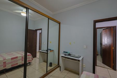 Casa à venda com 220m², 3 quartos e 4 vagasQuarto 2