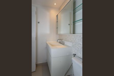 Apartamento para alugar com 60m², 2 quartos e 1 vaga Apartamento para alugar com 60m², 2 quartos e 1 vagaBanheiro do quarto 2 Suíte