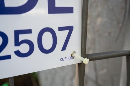 Casa à venda com 250m², 4 quartos e 1 vaga Casa à venda com 250m², 4 quartos e 1 vagaPlaquinha