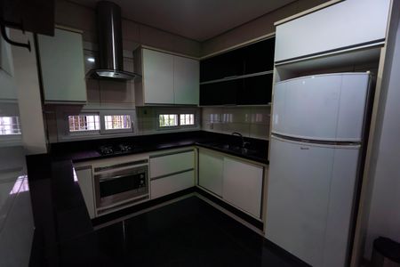 Casa à venda com 250m², 4 quartos e 1 vaga Casa à venda com 250m², 4 quartos e 1 vagaCozinha