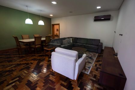 Casa à venda com 250m², 4 quartos e 1 vaga Casa à venda com 250m², 4 quartos e 1 vagaSala