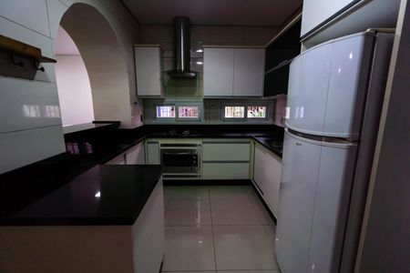 Casa à venda com 250m², 4 quartos e 1 vaga Casa à venda com 250m², 4 quartos e 1 vagaCozinha