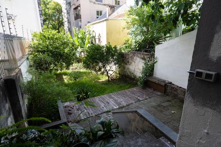 Casa à venda com 250m², 4 quartos e 1 vaga Casa à venda com 250m², 4 quartos e 1 vagaQuintal