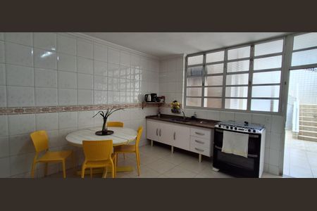 Casa à venda com 150m², 3 quartos e 2 vagas Casa à venda com 150m², 3 quartos e 2 vagasCozinha