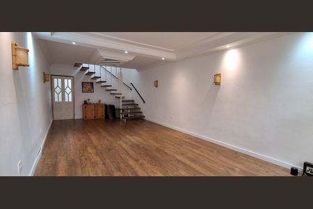 Casa à venda com 150m², 3 quartos e 2 vagas Casa à venda com 150m², 3 quartos e 2 vagasSala