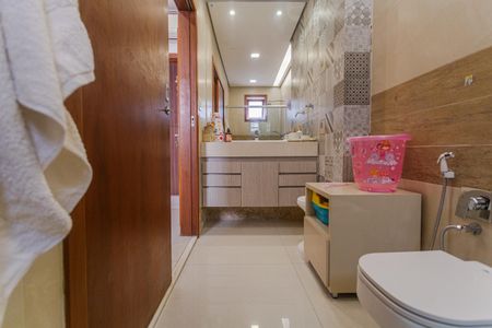 Casa à venda com 315m², 3 quartos e 3 vagas Casa à venda com 315m², 3 quartos e 3 vagasBanheiro da Suíte 2